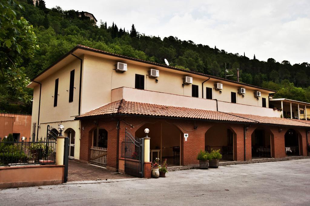 Albergo Magrini Della Genga Дженга Екстер'єр фото