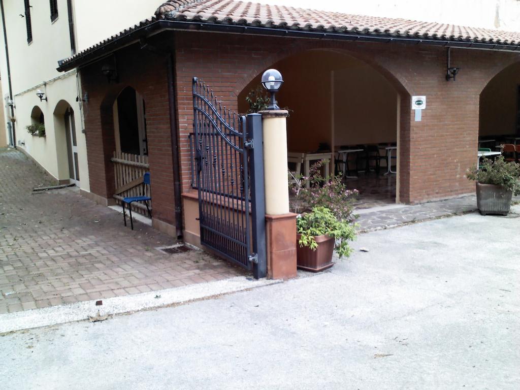 Albergo Magrini Della Genga Дженга Екстер'єр фото